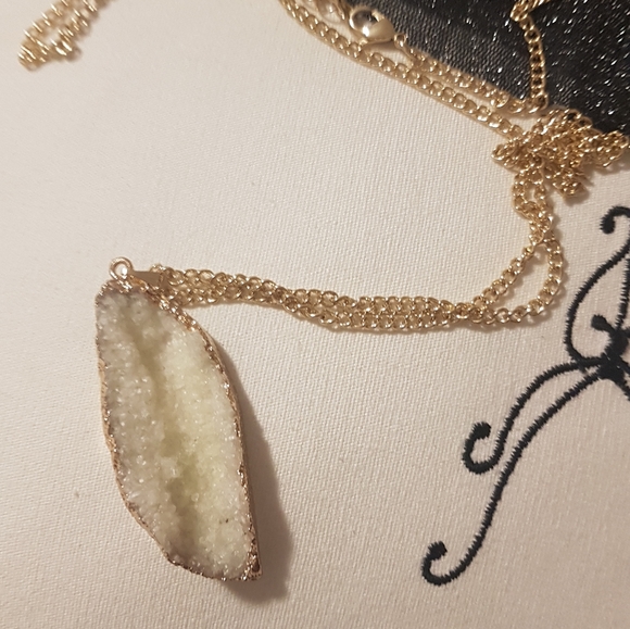 White Crystals: Purity & Peace - Picture 2 of 3